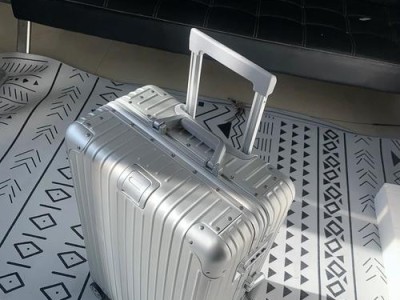 金属行李箱的优势及选购指南（耐用实用的金属行李箱如何成为旅行者的首选）
