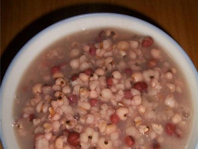 红豆手机的优势与劣势（解析红豆手机的性能、设计和用户体验）